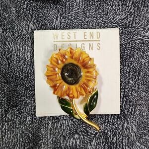West End Designs Gold toned sunflower pin Brooch enameled b34